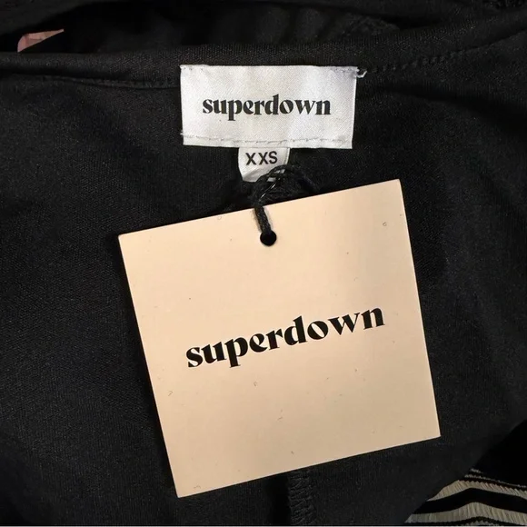 superdown britni deep v bodysuit black sheer panel
Mesh top Revolve XXS - Picture 7 of 8